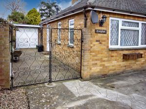 RUSH GREEN ROAD- click for photo gallery